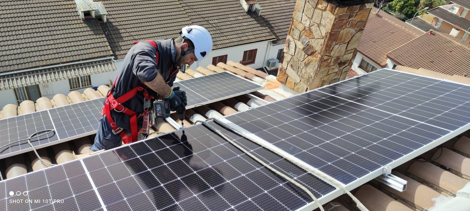 Instalación solar residencial terminada